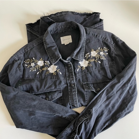 American Eagle Black Western Style Shirt with Floral Embroidery - Picture 4 of 7